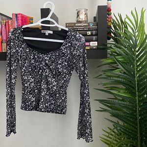 Bell Sleeved floral Macys top